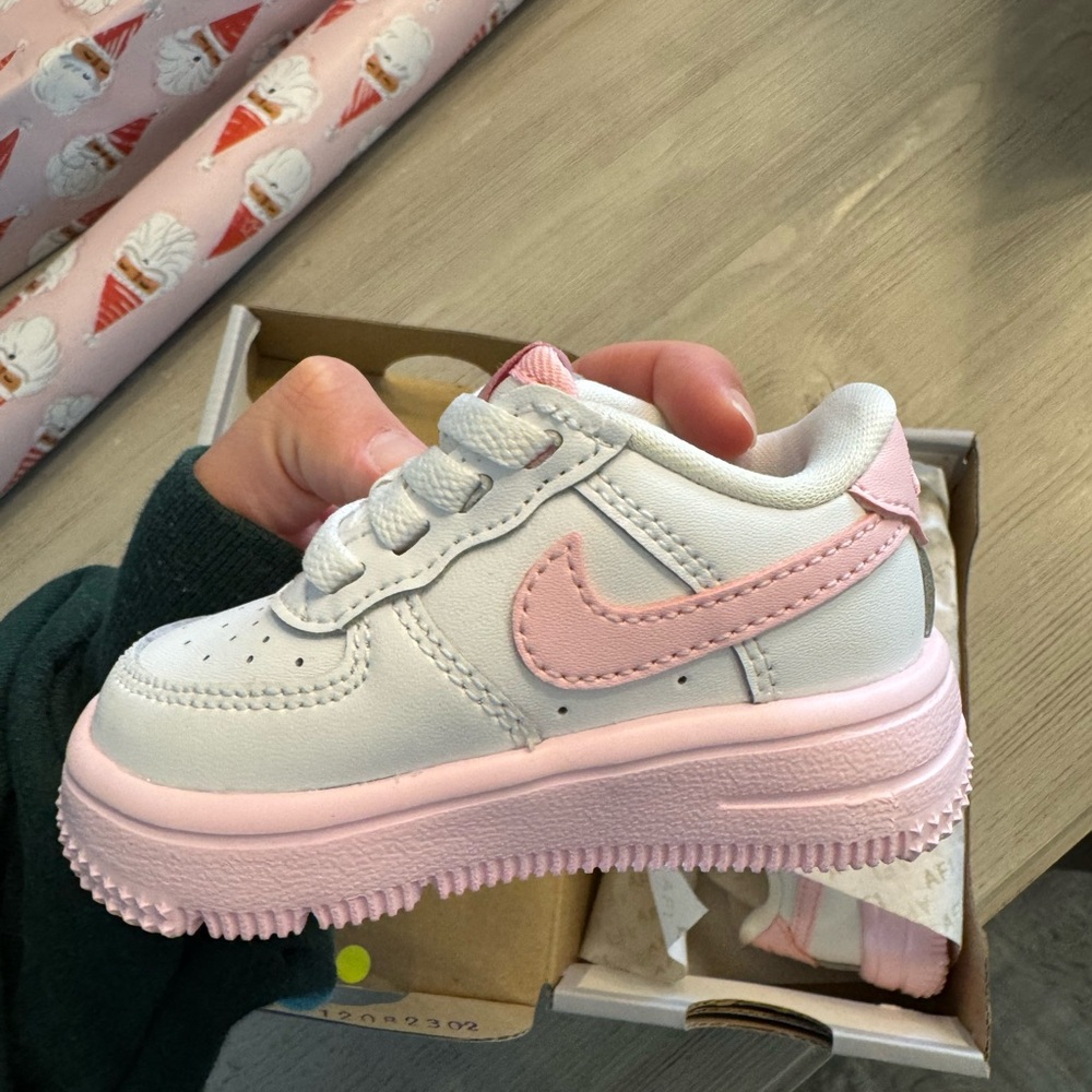 Nike Air Force one baby easyon pink
